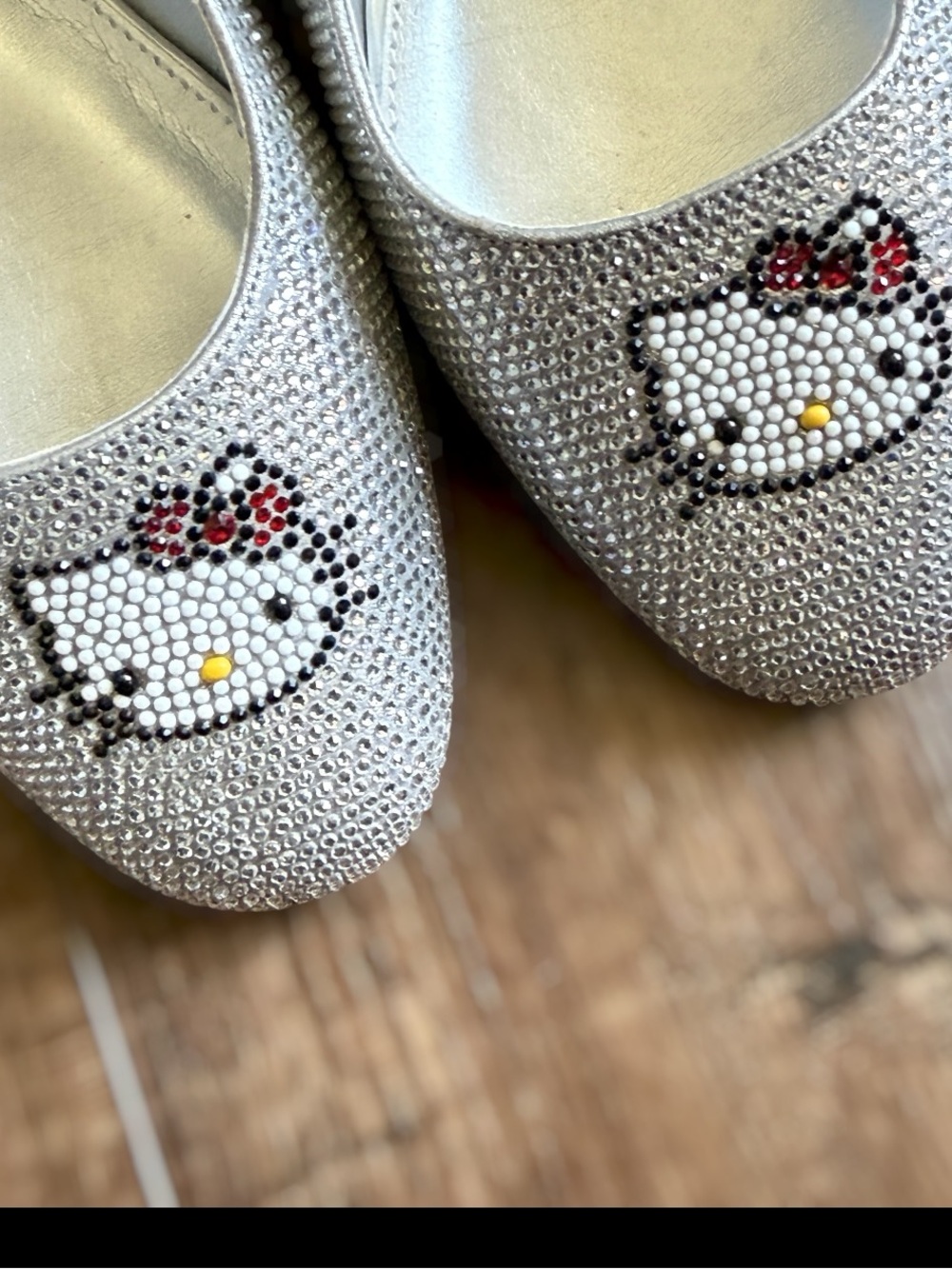 HELLO KITTY X KATY PERRY Silver Crystal Embellished Ballet Flats Size 9 Women - Picture 5 of 10